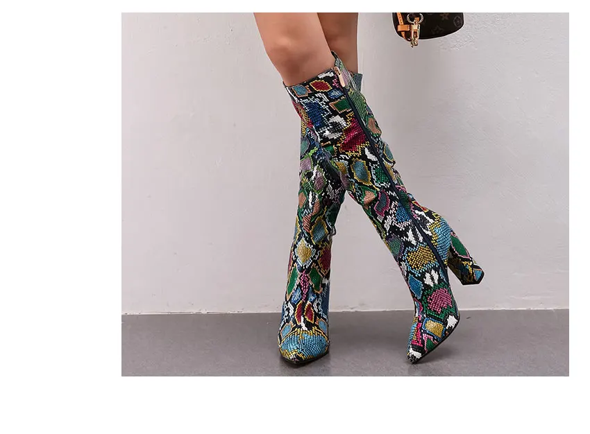 ISNOM/красочная змея кожаные сапоги женские сапоги на высоком каблуке обувь на молнии с острым носком женская обувь для вечеринок с принтом Женская Осенняя обувь