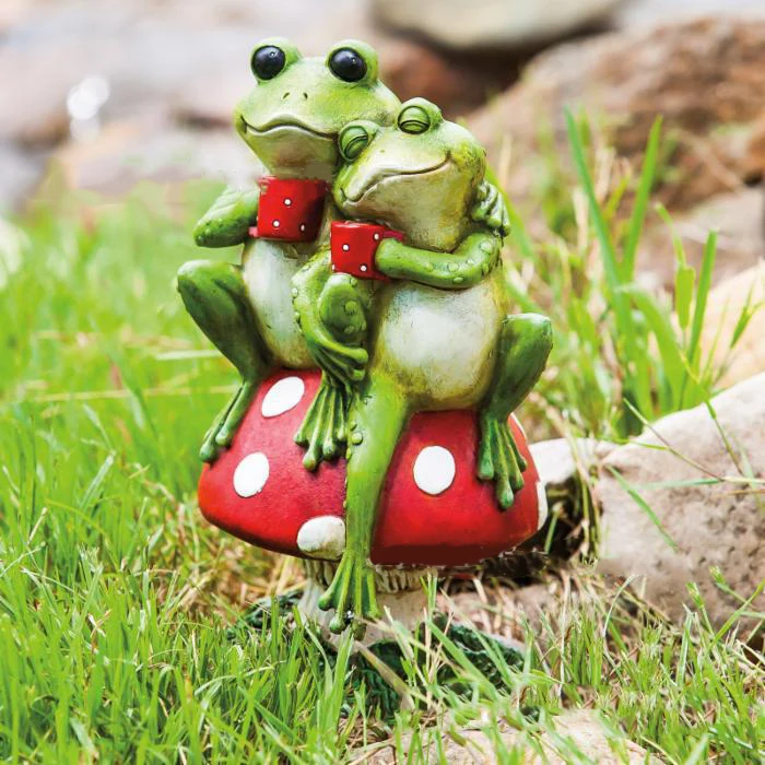 

2 Green Frog Sitting on Mushroom Statue Creative Garden Resin Sculpture Frog Figurine Yard Lawn Outdoor Decor