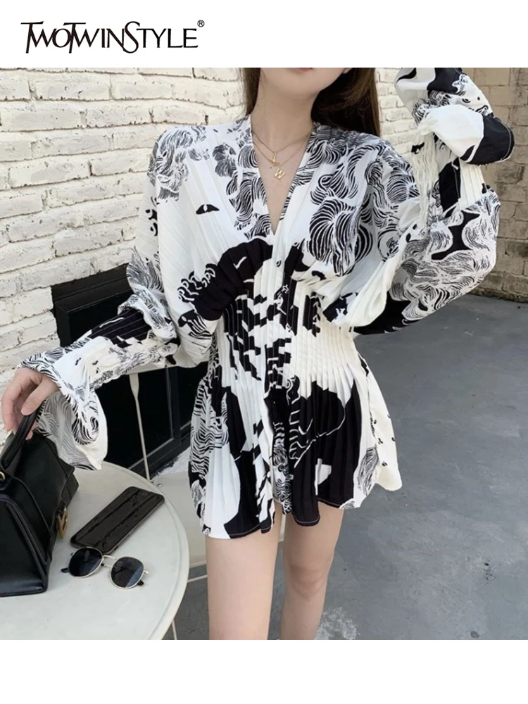 

TWOTWINSTYLE Colorblock Blouses For Women V Neck Loose Long Flare Sleeve Patchwork Folds Pullovers Female 2022 Spring Clothing