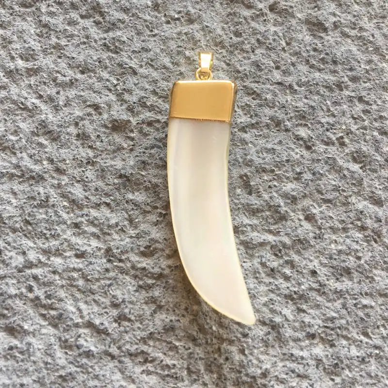 FUWO Handcrafted Natural Shell Ox Horn Pendant Necklace Stylish Gold Color Plated Jewelry For Earrings Making PD607 5Pieces/Lot