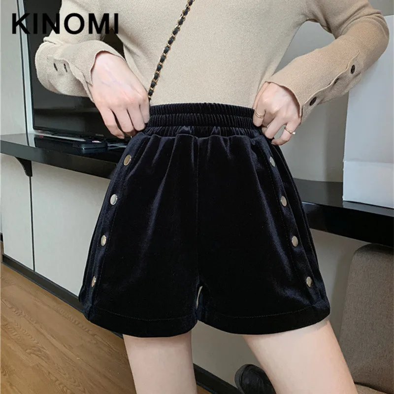KINOMI осень зима Черный цвет бархат теплые женские короткие высокая талия заклепки широкие Короткие повседневные шорты женские Новое поступление
