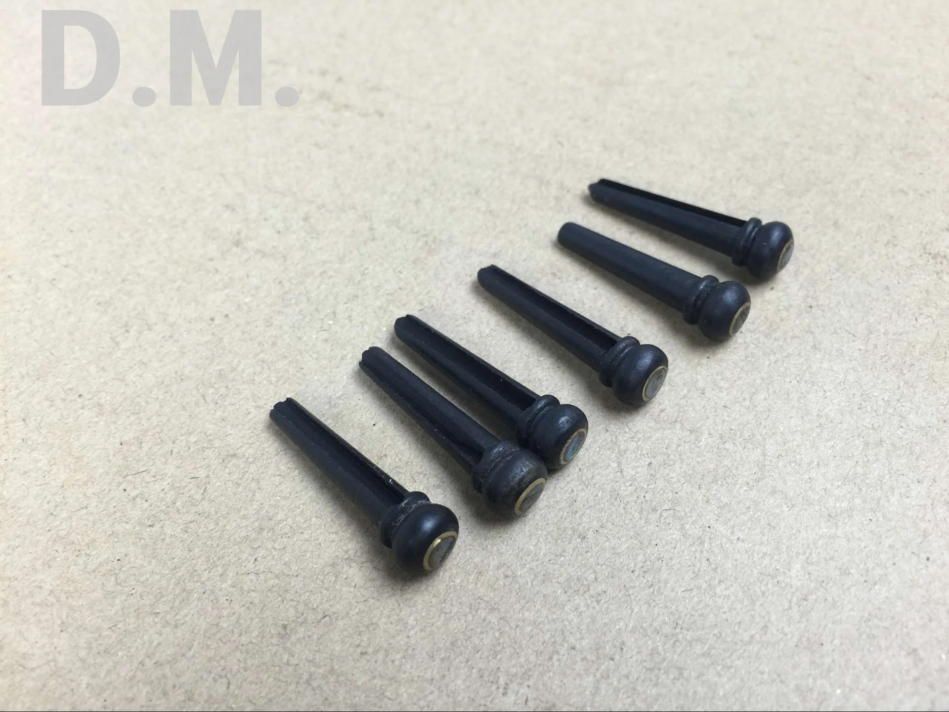 Factory Direct Selling Customizable Top Grade Guitar Strings Cone Ebony Material zhen bei Solid String Nail Black And White with