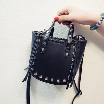 

Fashion Luxury Women PU Leather Handbags Vintage Rivet Tassel Messenger Bag for Female Ladies Shoulder Bag Crossbody Bags Bolsa