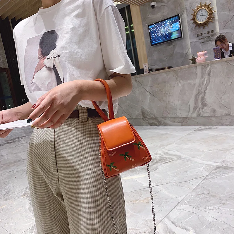 

New Style Triangular zong zi bao Korean-style Mini Shoulder deng long bao Clutch Online Celebrity Shoulder Bag with Chain