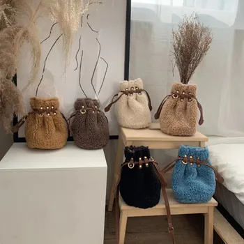 

2019 new 6 color fashion fur bag ladies Messenger small bucket bag winter warm solid color woolen handbag ladies metal chain bag