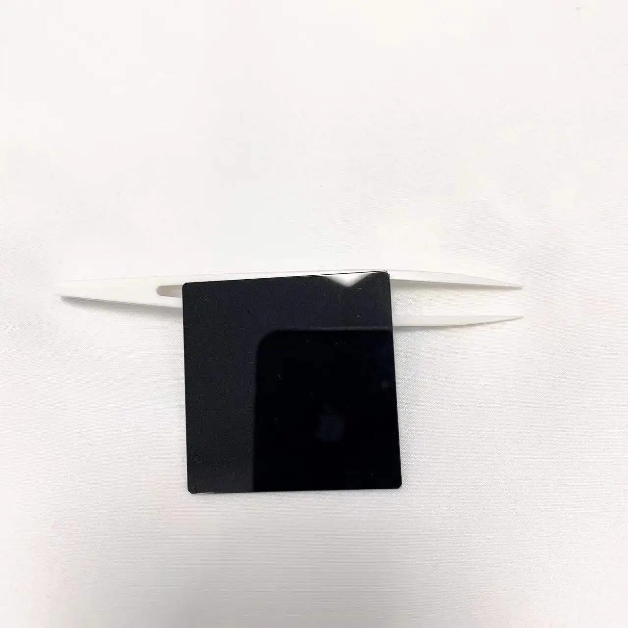 

Размер 110x110 мм и толщина 2 мм УФ Cut 720nm ИК инфракрасный фильтр стекло HB720