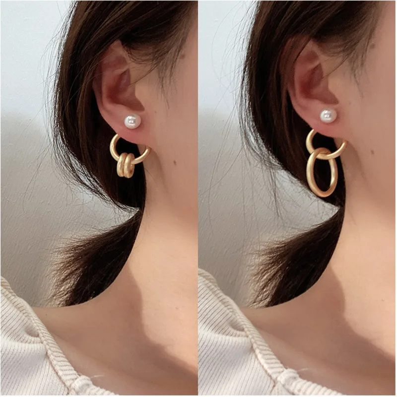 

Newest Punk Minimalist Matt Metal Chain Earrings Geometric Asymmetric Retro Round Pearl Earrings For Women Fashion Ear Jewelry