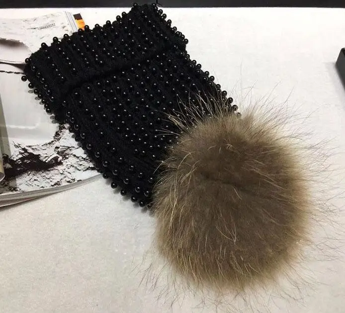 black with black Зимний женский природный енот, Меховые помпоны, вязаные шапочки, стразы, бусины, жемчуг, Skullies, для девочек, натуральный мех, вязаные шапки, шапка - Цвет: black with black