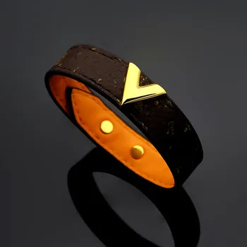 

New 2019 Brand Red Drop Oil Four-leaf Old-pattern Leather Bracelet Lady's Foreign Trade Patterned Leather Bracelet for women