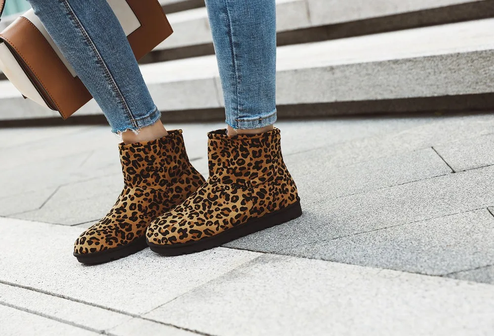 Женские зимние ботинки; теплые короткие плюшевые зимние ботильоны на меху; качественные зимние ботинки; женские ботинки; женская модная теплая обувь с леопардовым принтом