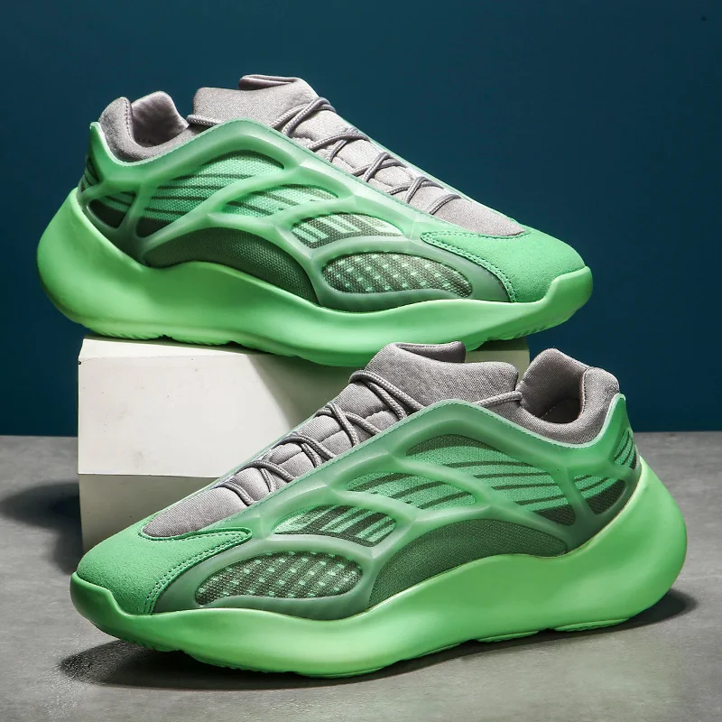 QGK-zapatillas de deporte informales para hombre, zapatos informales ligeros de malla con cordones, planos, transpirables, tenis masculinos 700
