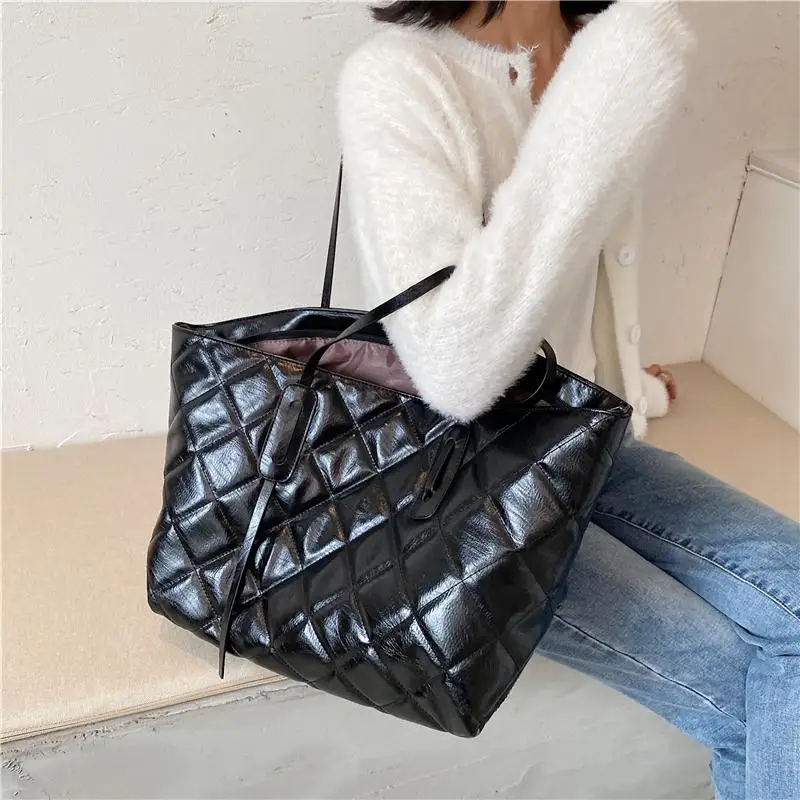 

Quilted Large Women's Bag High Capacity Tote Bags For Women 2020 Luxury PU Leather Women's Handbags Solid Women Shoulder Bag New