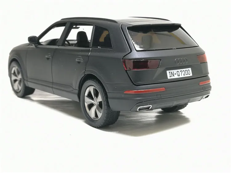 1:32, высокая имитация, новинка, Audi Q7, черный воин, шесть открытых дверей, внедорожник, звук и светильник, оттягивающийся, металлический, имитационная модель автомобиля для подарков