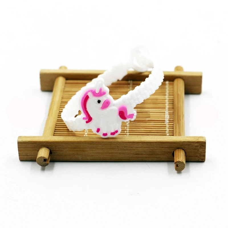 10 шт. мультяшный детский подарок на день рождения маленький игрушечный браслет Русалка Единорог ПВХ браслет кольцо детский подарок для душа Вечерние - Цвет: unicorn 5 10pcs