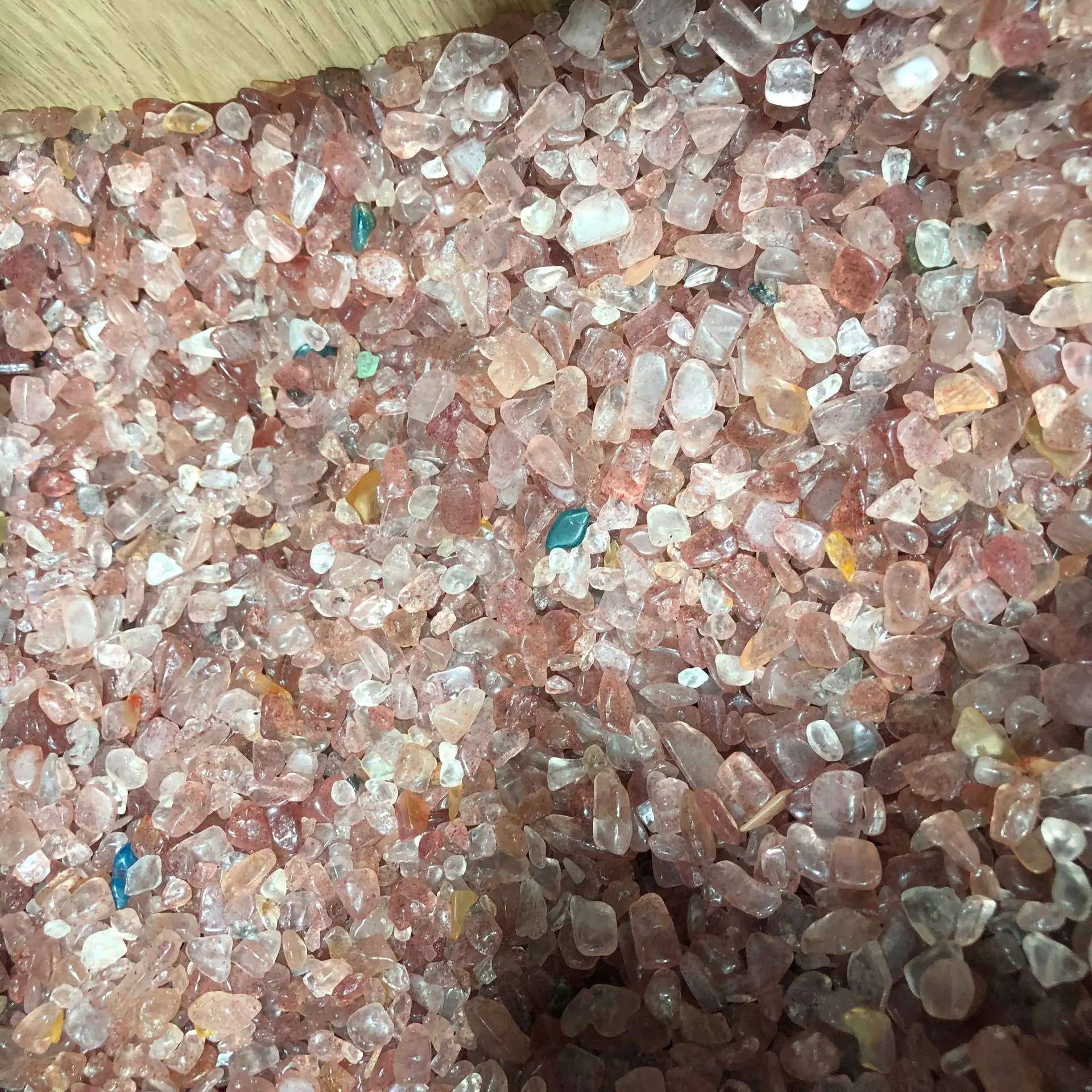 100g Strawberry Quartz Tumbled Chips Stone Crushed Crystal Pieces Irregular Shaped Stones Saled | Дом и сад