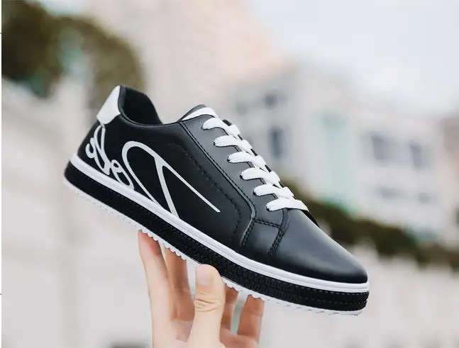 Super confident man white sneakers outdoor casual walking shoes wear resistant non-slip men platform sneakers tenis masculino