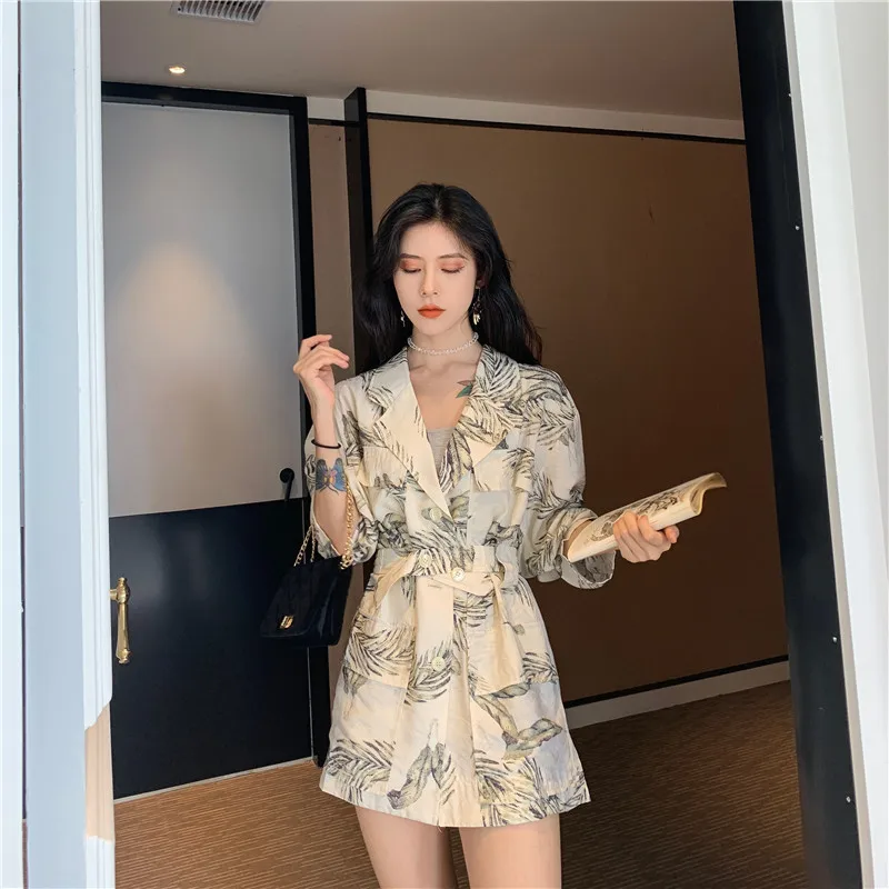 

Thin Lace-up Small Suit Coat
