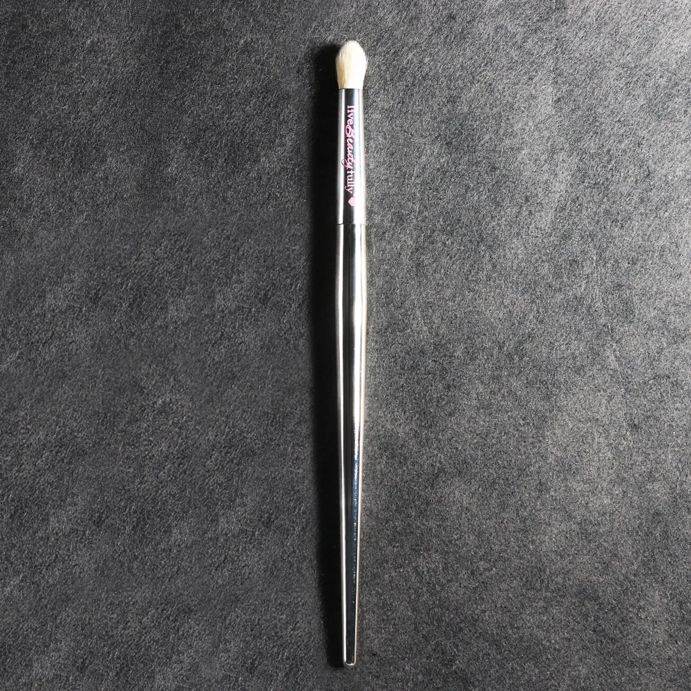 

High Qulaity Tip Eyeshadow Brush It Cosmetic Silver Chromed Precision Eye Smudger Makeup Brush