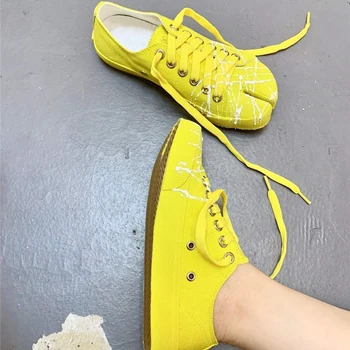 

Yellow Split Toe Shoes Shallow Cross-tied Casual Canvas Shoes Flat Hand-Painted Graffiti Women's Shoes Fashion Brand Designer