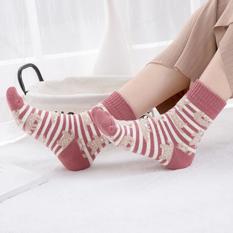 Милые носки с героями мультфильмов; теплые подарочные носки; женские зимние носки с принтом; хлопковые утепленные носки в стиле Харадзюку; рождественские носки в стиле Харадзюку