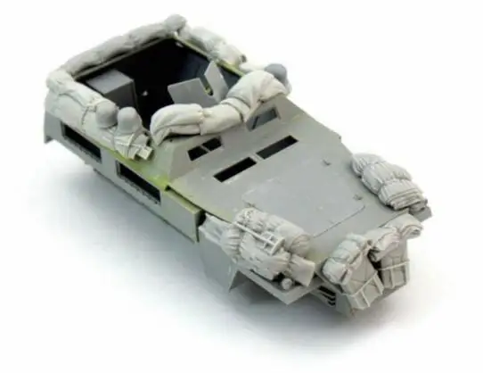 

1/35 Resin Package Suitable For German Personnel Carrier 1 Set (no car)