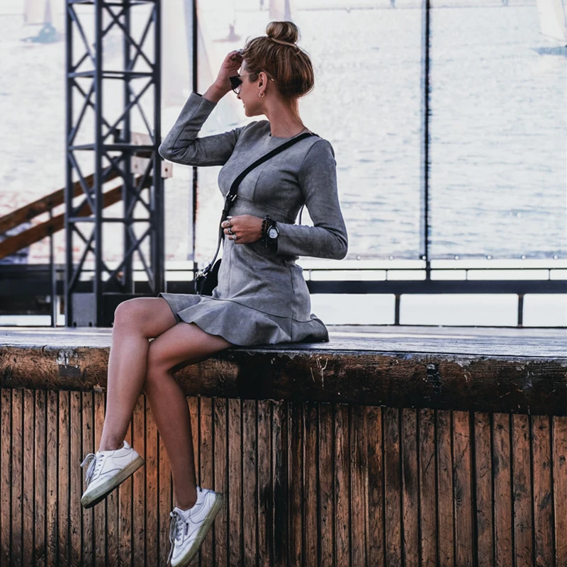 

Women Vintage Front Pockets Velet A-line Party Dress Long Sleeve O neck Solid Casual Elegant Dress 2019 Winter New Fashion Dress