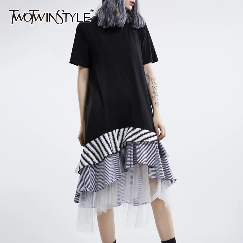 Женское платье с круглым вырезом TWOTWINSTYLE элегантное асимметричное в полоску