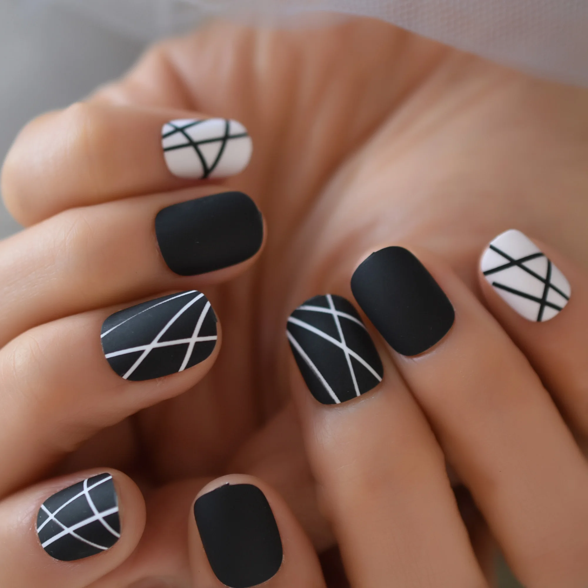 Short Round Fake Nails Black-white Lines Simple Design Fingernail Tip  Professional French Nail Art For Student Office Lady - False Nails -  AliExpress