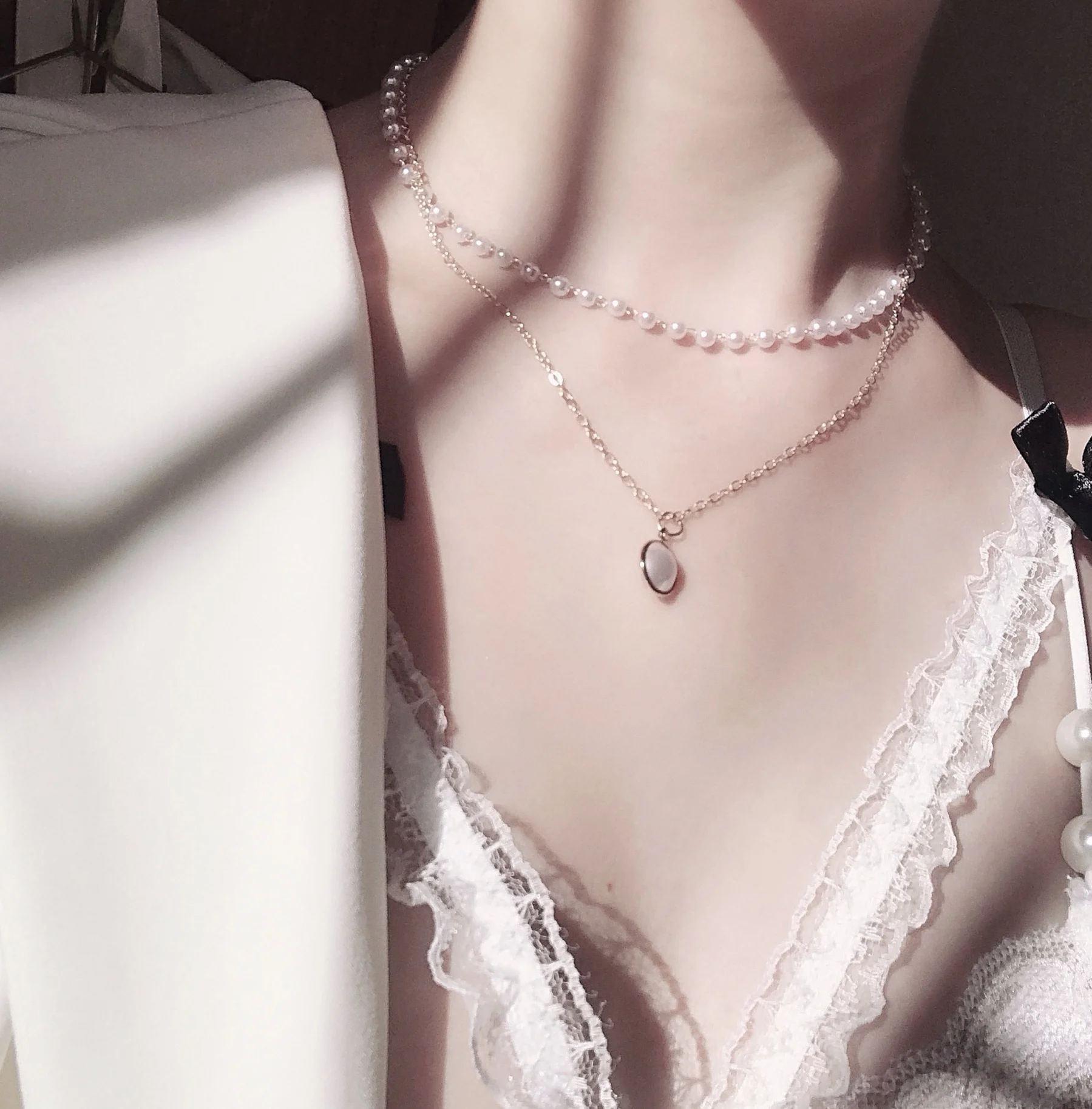 Женское Двухслойное ожерелье чокер колье золотого цвета с жемчужной подвеской