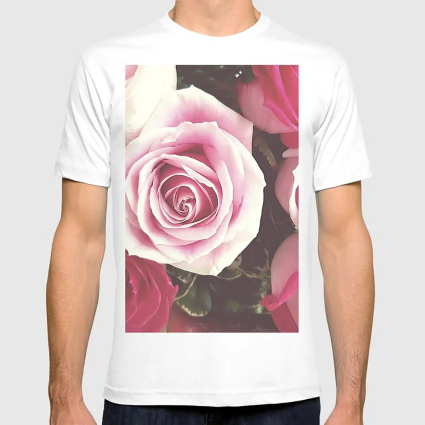 Футболка с надписью «Roses are Love»; цвет розы; букет роз; цвет белый, красный; красивый цветочный Рисунок