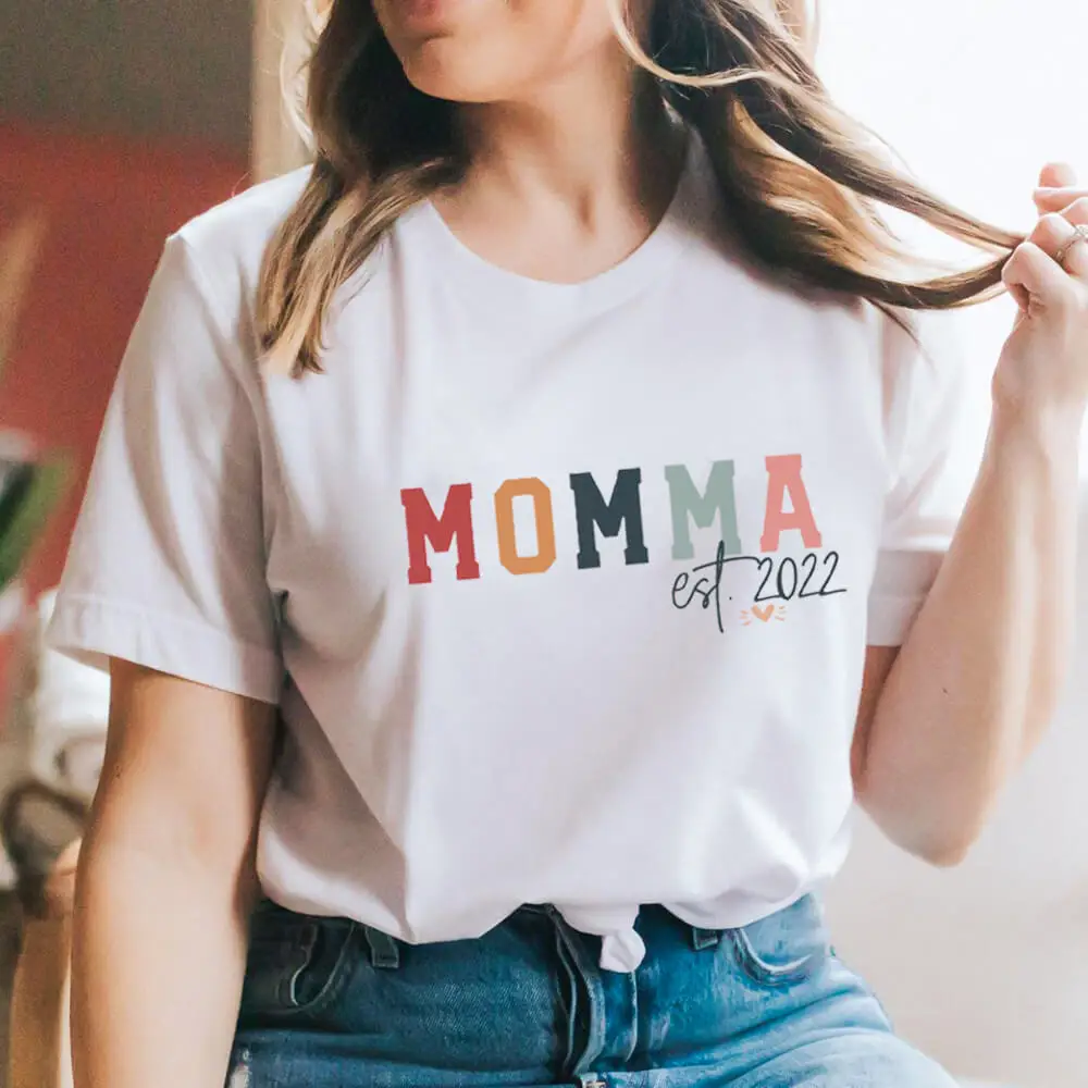 

Momma Est 2022 Print 100%Cotton Women Tshirt Mom Life Funny Summer Casual Short Sleeve Tops Mom To Be Shirt Gift for Mother