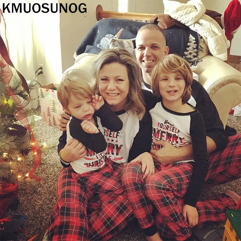 

Christmas Family Pajamas Mom Dad Kids Baby Pjs Autumn Winter Printed Plaid Sleepwear Clothing Set matching outfits C0613