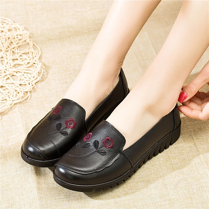 Women shoes soft genuine leather loafers non-slip solid color casual shoes ladies flats Slip On beathable women plus size shoes