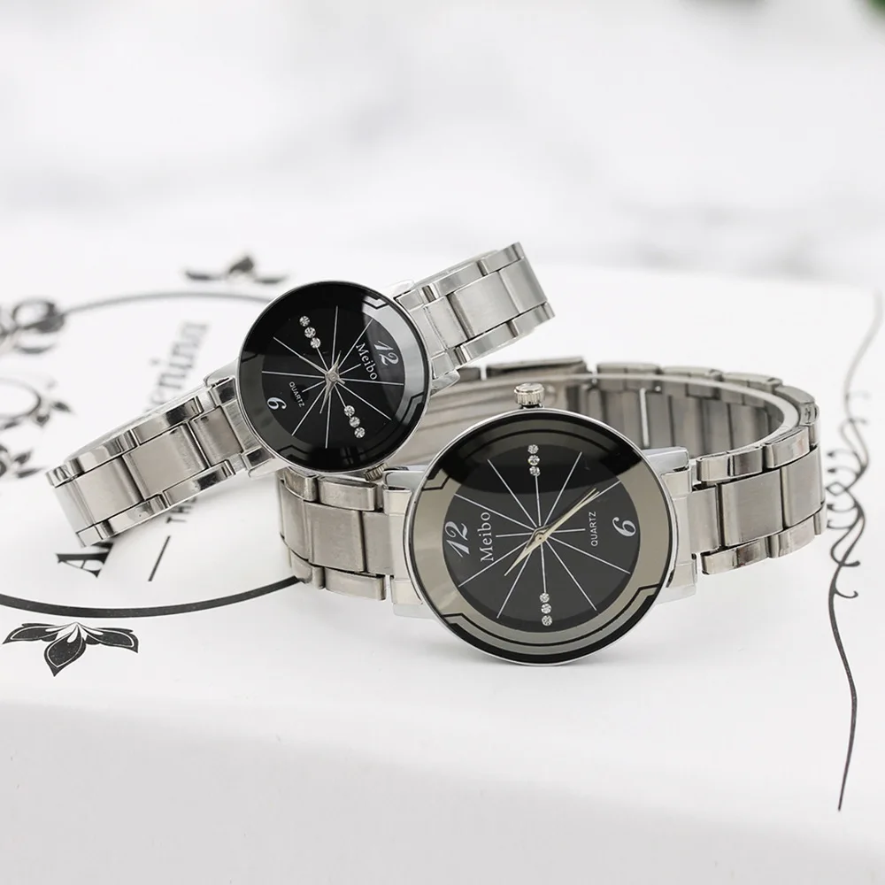 

2019 fashion round couple watch hot black and white dial tungsten steel pointer male and female students temperament watch