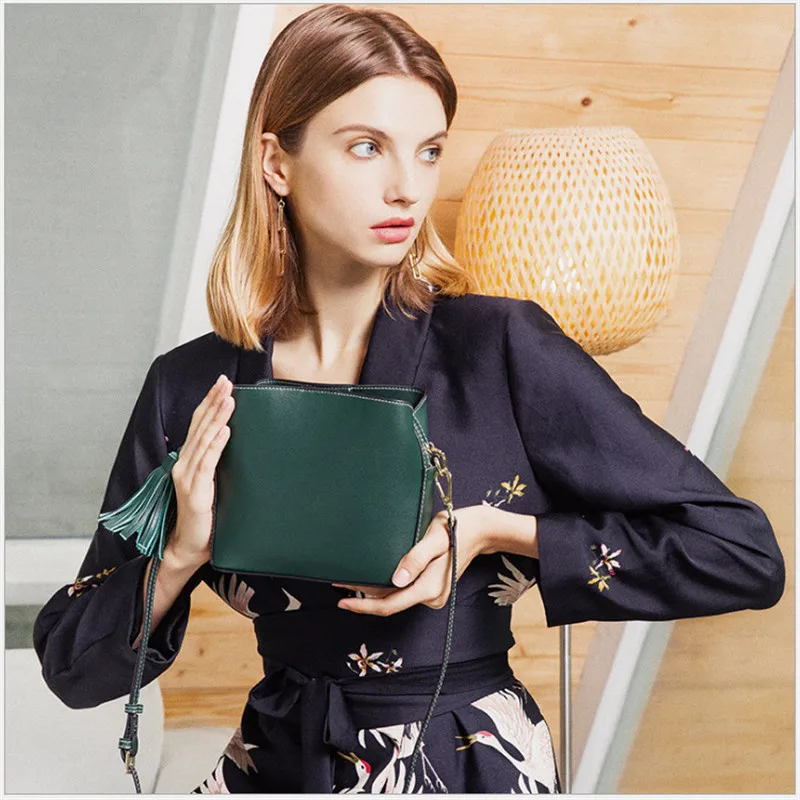 New leather female bag European and American fashion single shoulder bag popular solid color small bag simple diagonal bag