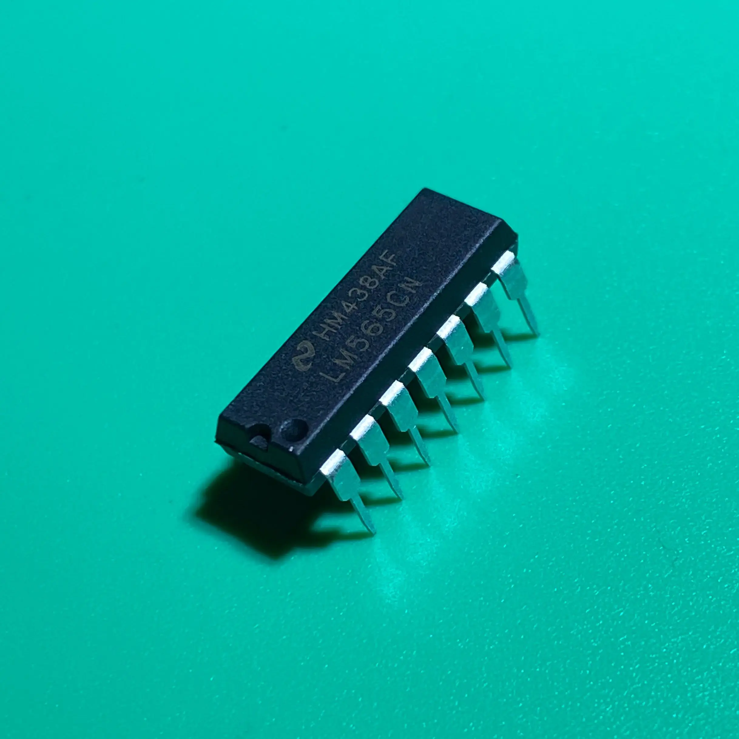 5pcs/lot LM565CN DIP14 LM 565 CN IC PHASE LOCKED LOOP 14DIP IC PHASE LOCKED LOOP 14DIP