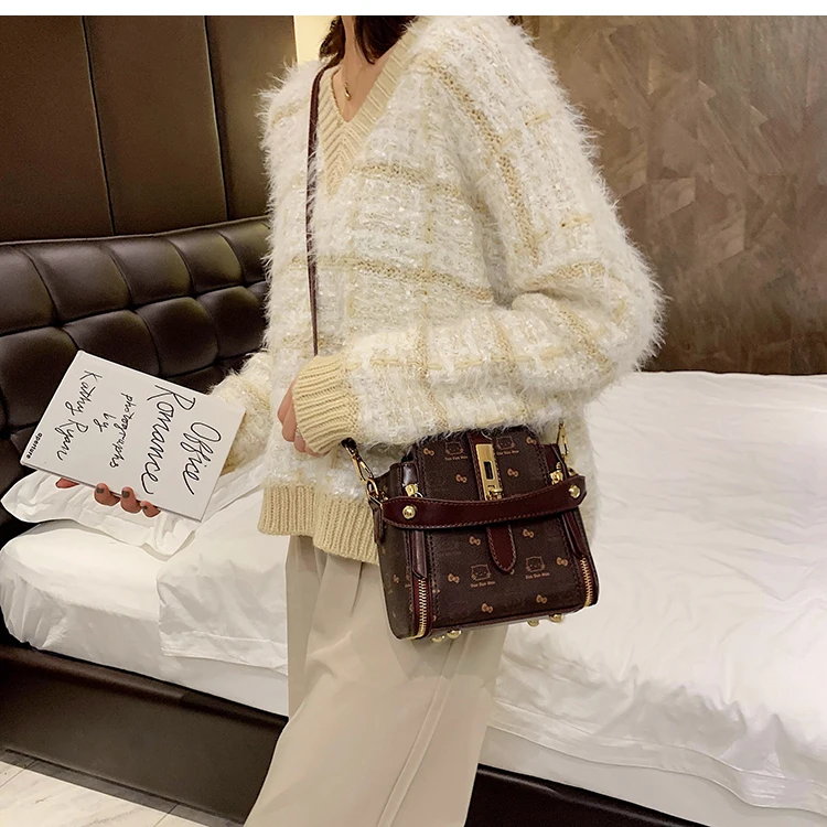 European and American Fashion Autumn and Winter New Wild loui vuiton Messenger Bag Old Flower Foreign Women Handbag