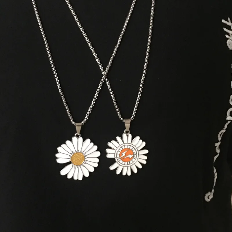Web celebrity GD with a small Daisy 2020DIY necklace for men and women titanium steel pmo pendant hip hop students wear | Украшения и