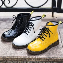 Блестящие кожаные ботинки; цвет желтый, черный армейские ботинки для женщин; Новинка года; белые армейские ботильоны; Женские ботинки в стиле панк на платформе со шнуровкой