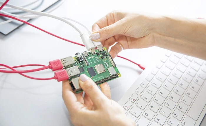  Newest Raspberry Pi 4 Model B with 2GB/4GB RAM BCM2711 Quad core Cortex-A72 ARM v8 1.5GHz Support 2