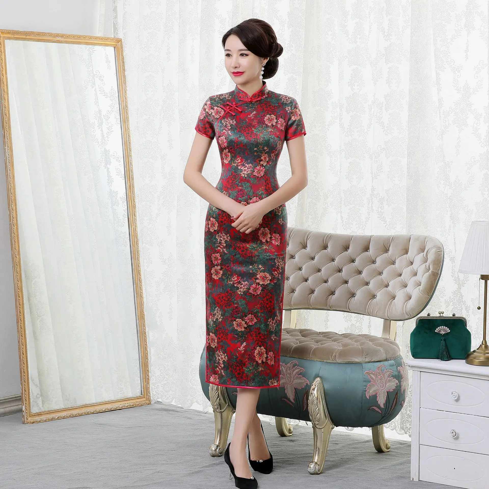 Новое шелковое осеннее платье cheongsam 2009, модное классическое платье cheongsam с раздробленной нитью, красная юбка с большим цветком - Цвет: Shortsleeve