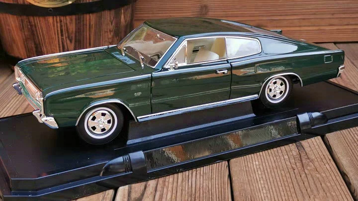 Хорошее 1:18 классический автомобиль 1966 зеленый Ретро модель автомобиля двери может быть открыт сплав Коллекционная модель