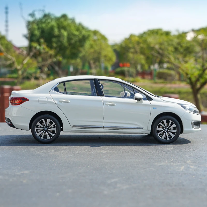 Новинка 1:18 Dongfeng Citroen C4L литая под давлением Модель автомобиля игрушки для детей рождественские подарки коллекция