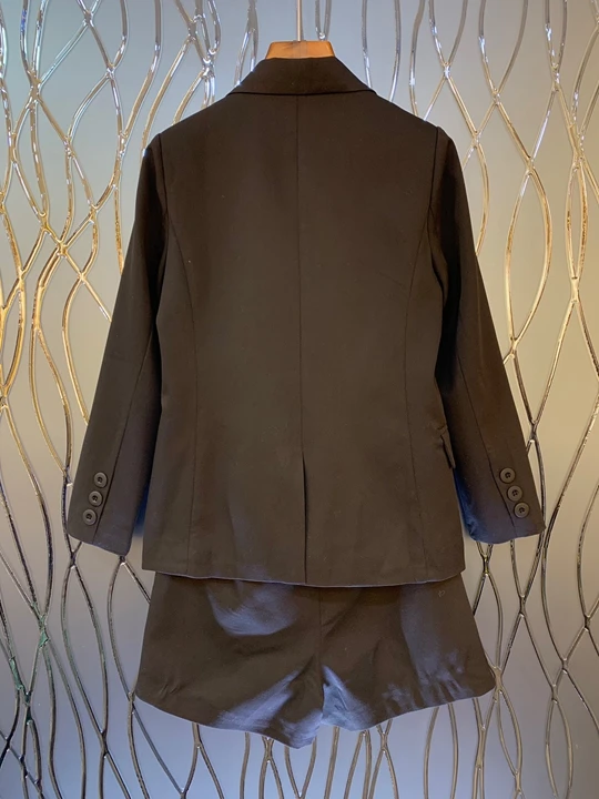 Early autumn new women's Lapel double-row button-down long-sleeved suit jacket+ buckle shorts suit 831