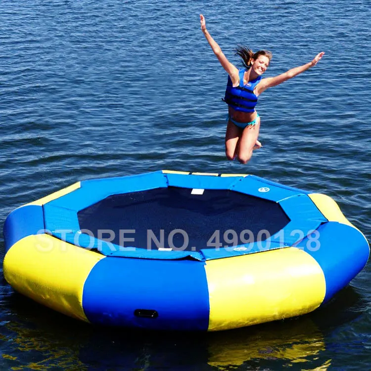 Батут на море. Аквабатут. Надувной аквапарк на воде. Надувной батут для прыжков в воду. Плавающие батуты в ленобласти.