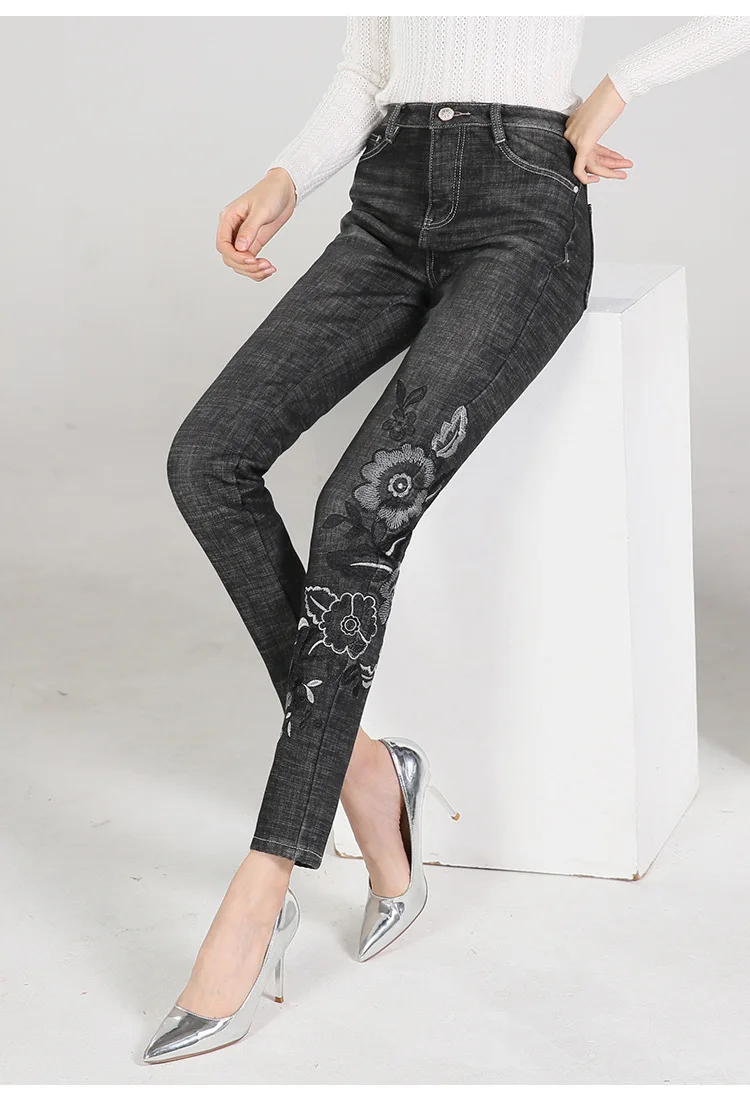 12387176583_528912256