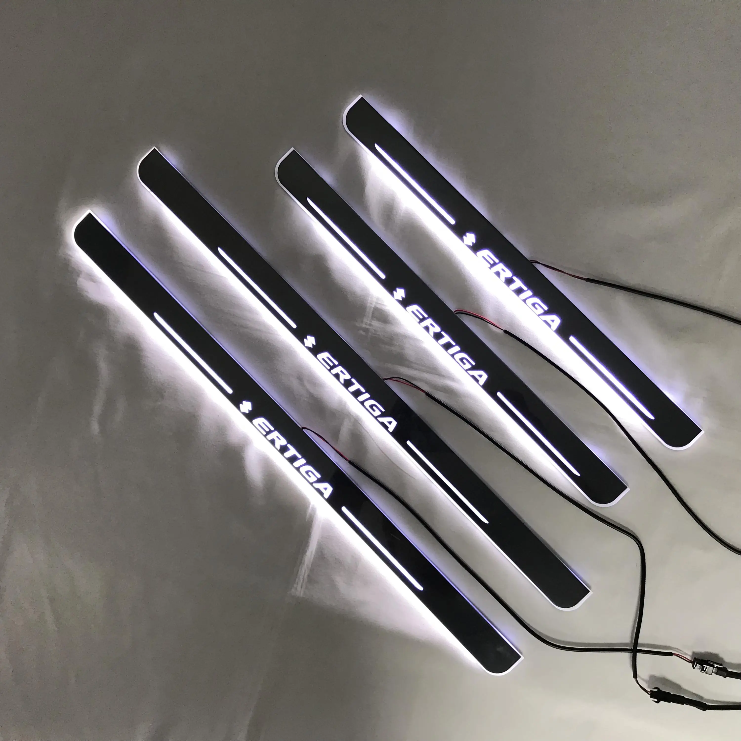 Osmrk led движущаяся дверь scuff Для suzuki ertiga dynamic порога пластина плоская подкладка накладка плавный/фиксированный светильник, 4 шт