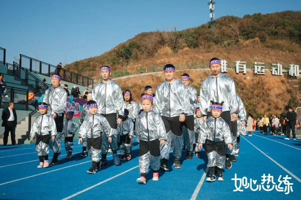 Танцевальные костюмы в стиле хип хоп для мальчиков и девочек цвет золотистый