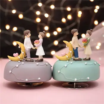 

Valentines Day Music Box Resin Clockwork Type Musical Box Figurines For Birthday Present Holiday Gift Home Decoration