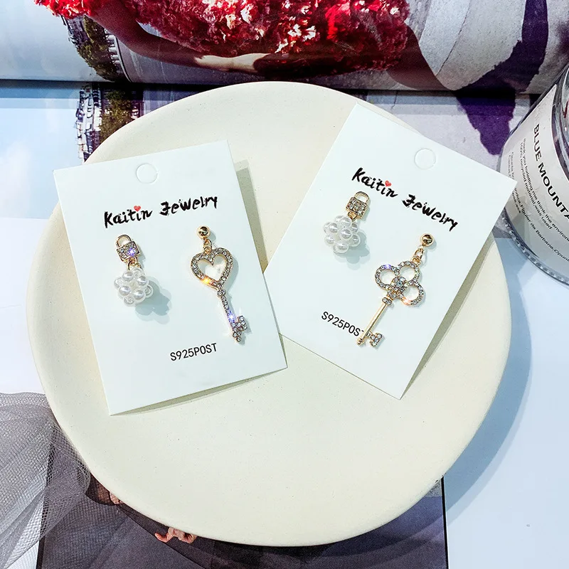 S925 Серебряная игла Южная Корея простой жемчужный ключ асимметричные серьги